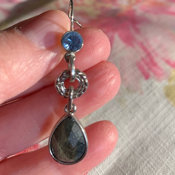 Lia Sophia lever back earrings - Picture 4 of 8